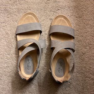 Eurosoft gray sandals women’s 8 EUC! Landry 2